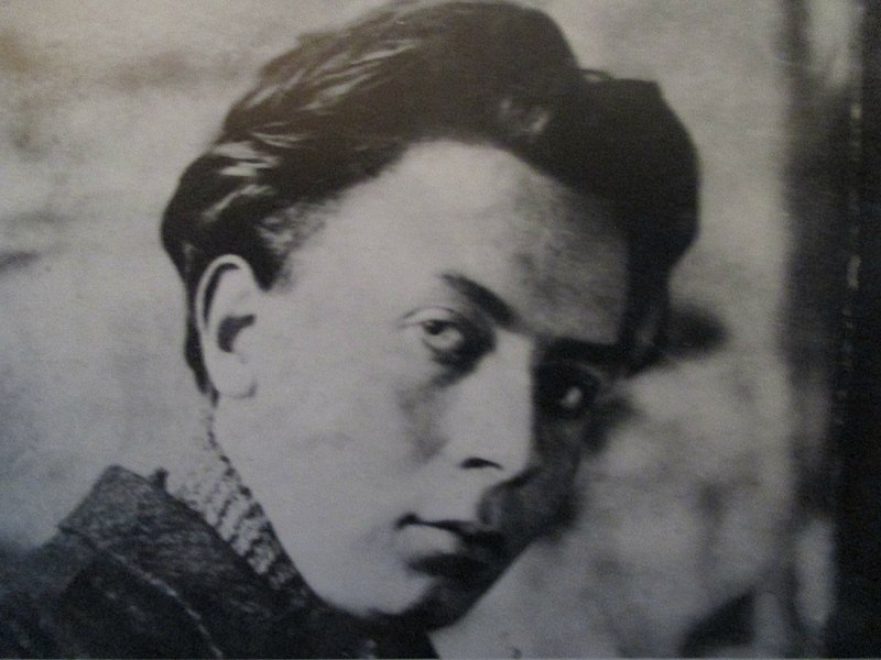 https://commons.wikimedia.org/wiki/File:Robert_Delaunay_portrait_photograph.jpg